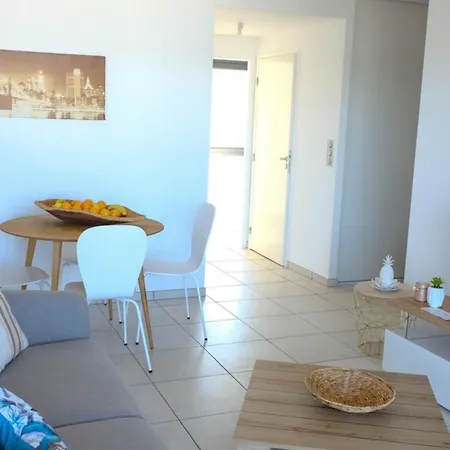 Enola - Sea View Terrace Parking - By Tgb