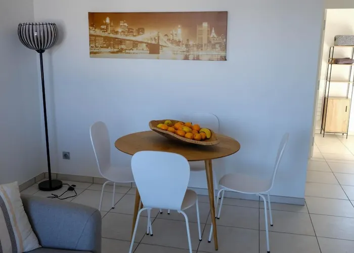 Enola - Sea View Terrace Parking - By Tgb