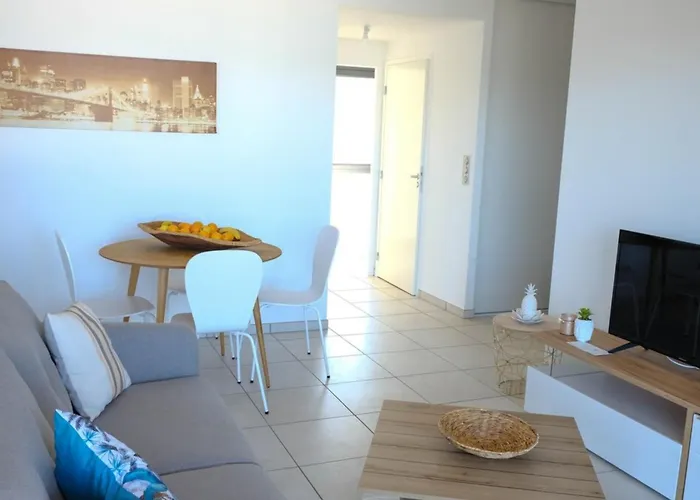 Enola - Sea View Terrace Parking - By Tgb